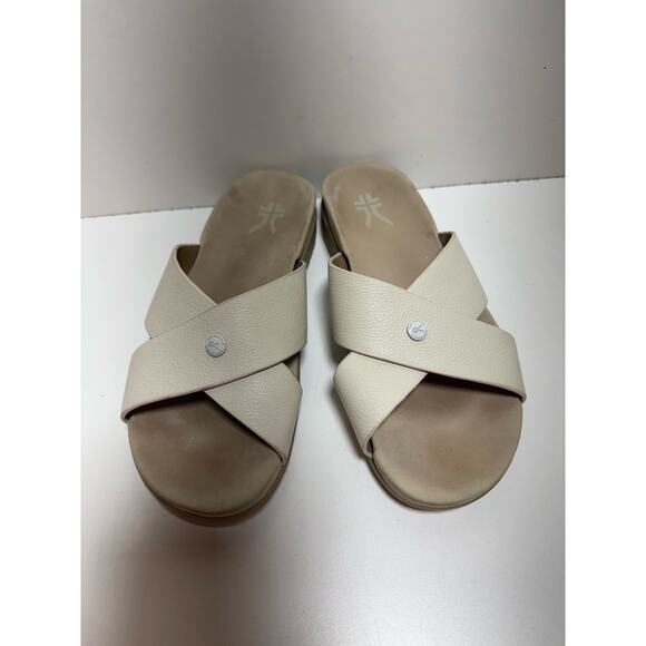 Kuru Cloud Women’s Sandal Sz 9 Cream Color Casual Slip On Comfort Beach - Picture 1 of 9